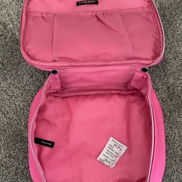 New Lancome Zippered Makeup Cosmetic Bag 10*8*3 sz - Picture 3 of 3